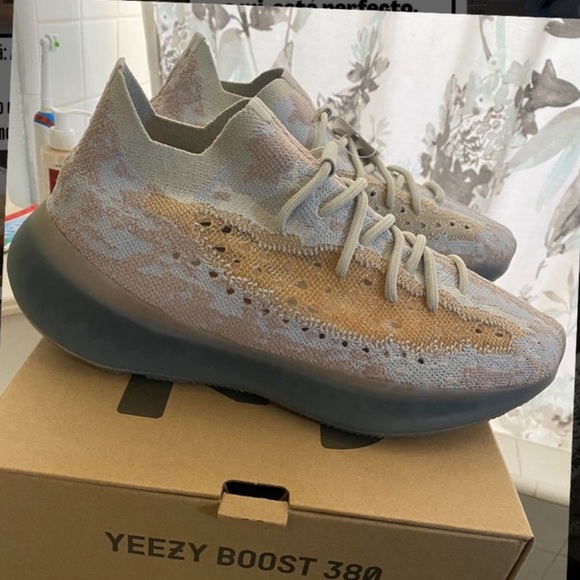 Yeezy Adidas Boost 380 - Picture 2 of 13